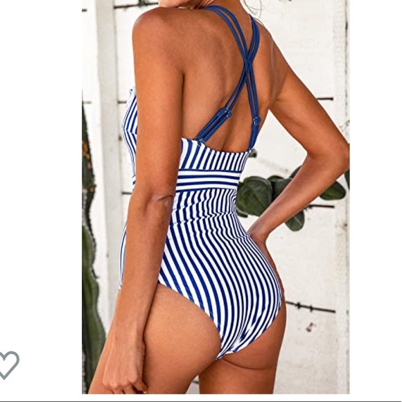 Cupshe ruffled swimsuit - Picture 2 of 4